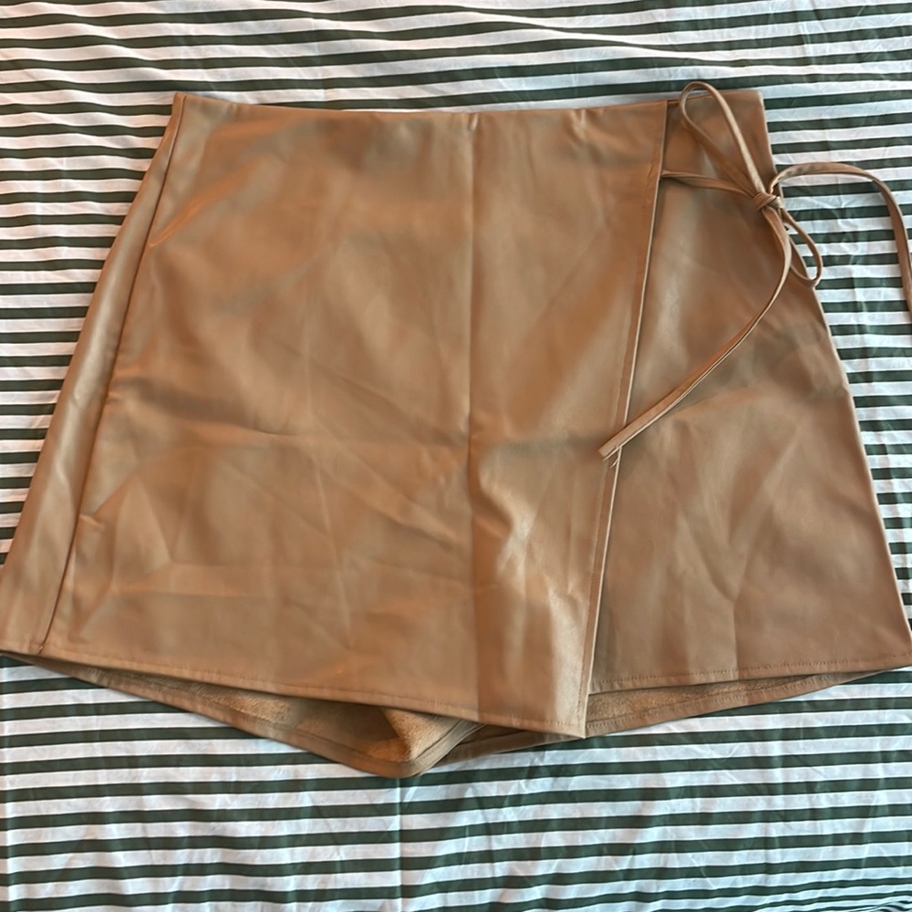 Zara Vegan leather Skort size XL